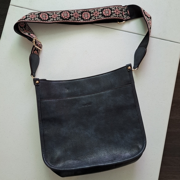 HKCLUF Handbags - Stylish Black Leather Shoulder Bag with Embroidered Strap